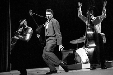 Elvis 1956 Dorsey Brothers stage