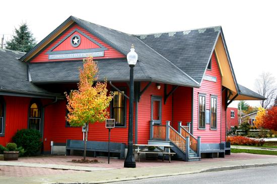 station-art-centre red